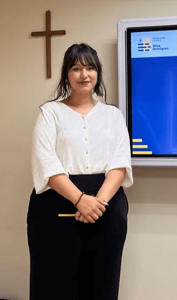 Romina Cárcamo, psicóloga clínica, en su defensa de práctica profesional